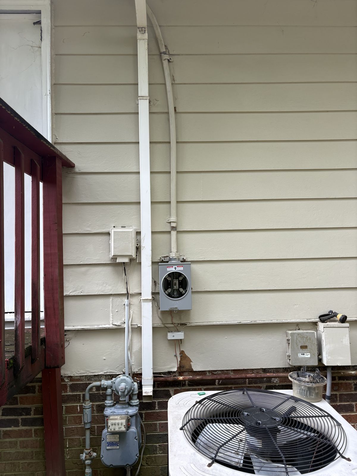 New 100-amp meter base installed on a home in Apex, NC
