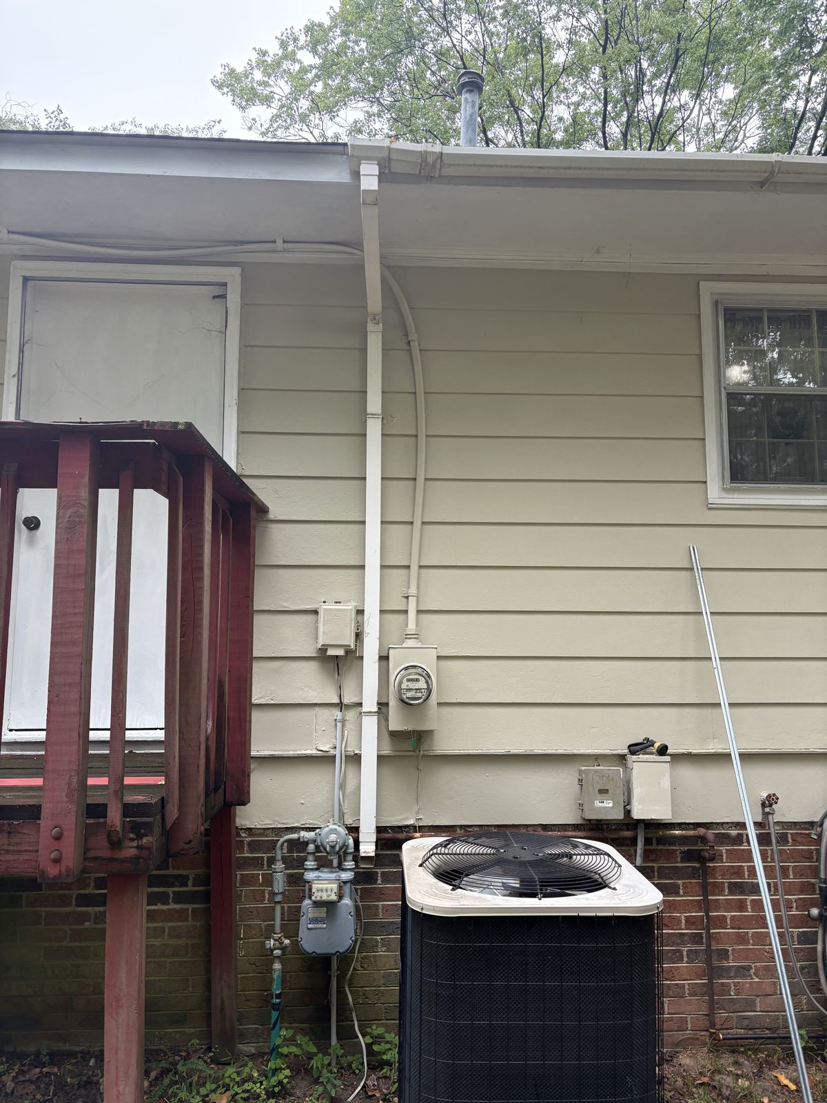 Old 100-amp meter base on the back of a 1974 home in Apex, NC